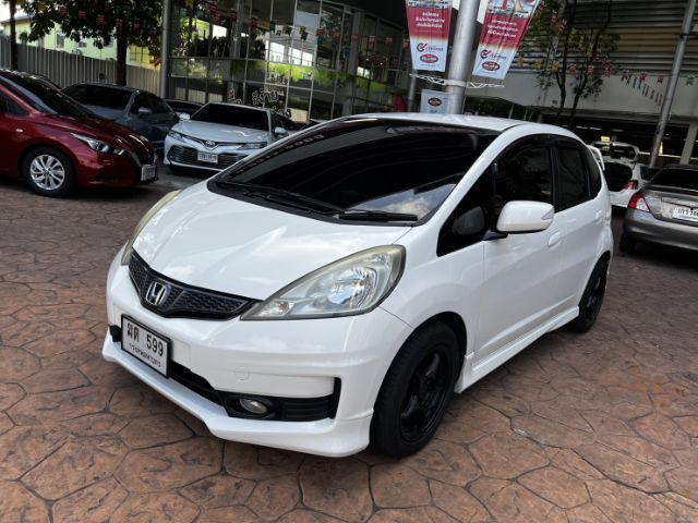 รถ Honda Jazz 1.5 SV สี ขาว