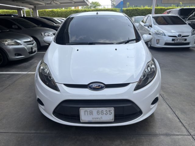 รถ Ford Fiesta 1.4 Style สี ขาว