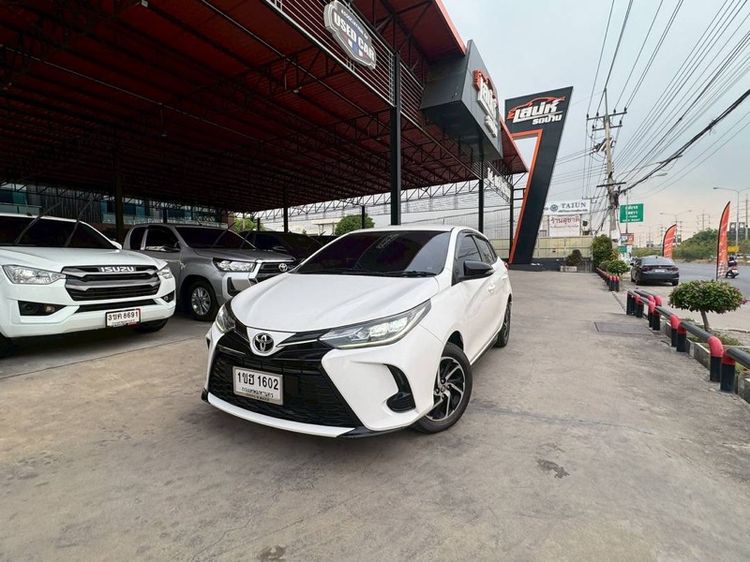 รถ Toyota Yaris 1.2 E สี ขาว