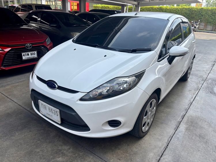 รถ Ford Fiesta 1.4 Style สี ขาว
