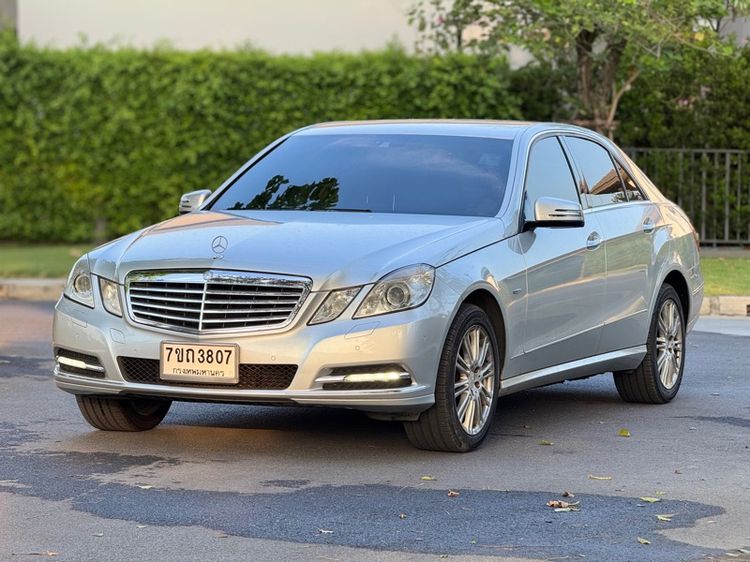 รถ Mercedes-Benz E-Class E200 สี บรอนซ์เงิน