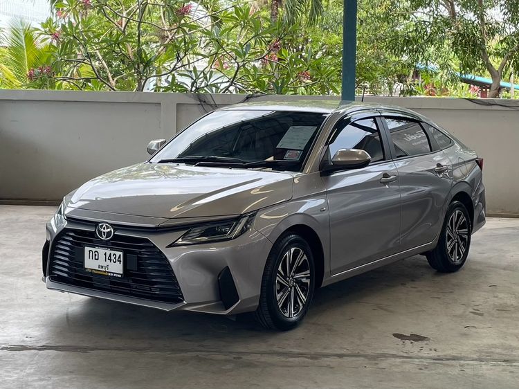 รถ Toyota Yaris ATIV 1.2 Sport สี เทา