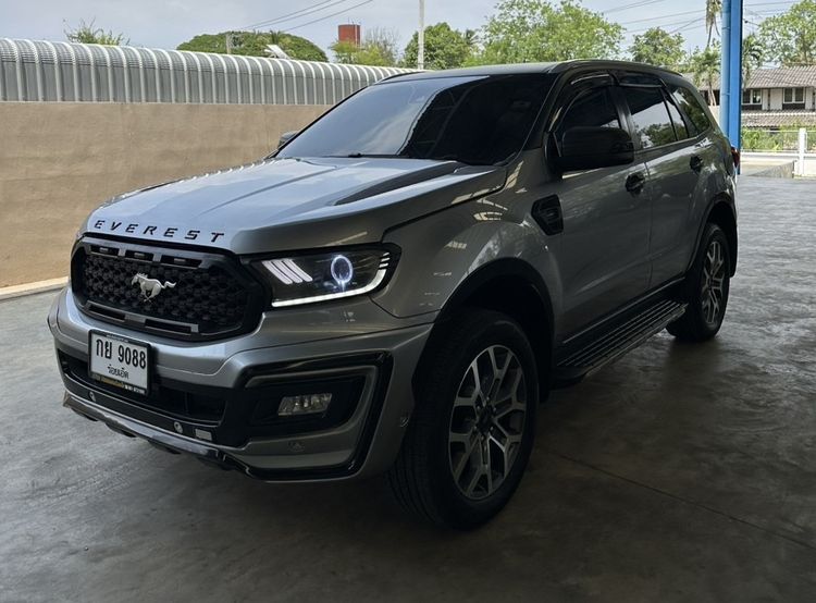 รถ Ford Everest 2.0 Turbo Titanium+ สี บรอนซ์เงิน