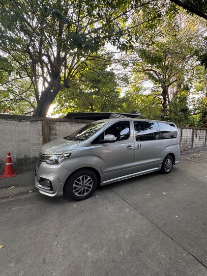 Hyundai H-1  2019 2.5 Maesto Touring ดีเซล เกียร์อัตโนมัติ บรอนซ์เงิน รูปที่ 3