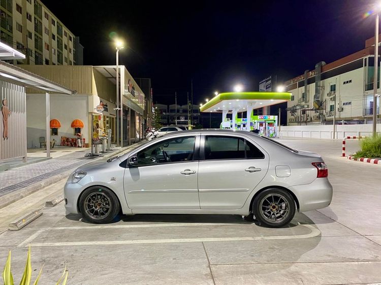 รถ Toyota Vios 1.5 E สี บรอนซ์เงิน
