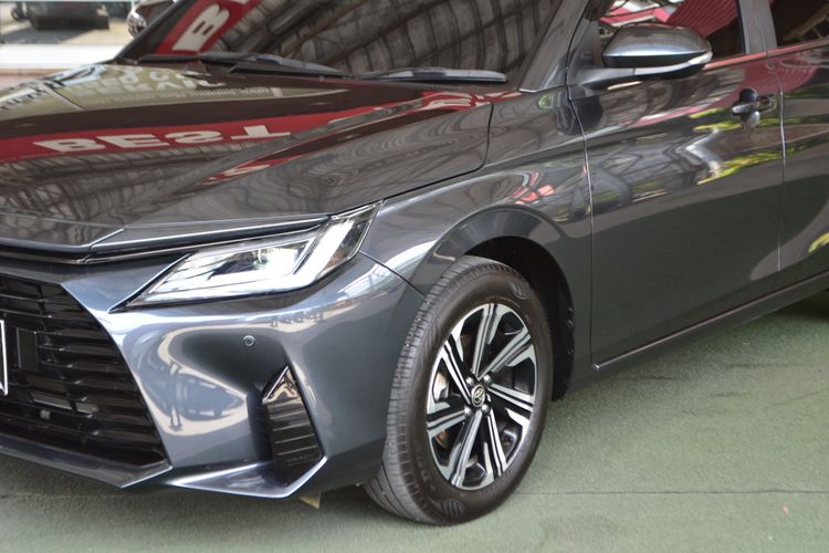 Toyota Yaris ATIV 2024 1.2 Premium Sedan เบนซิน ไม่ติดแก๊ส เกียร์อัตโนมัติ เทา รูปที่ 3