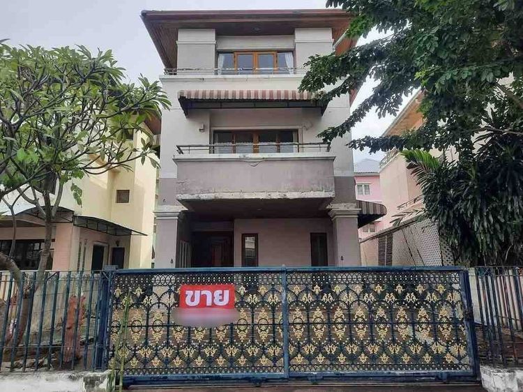 ขายบ้านเดี่ยว3 ชั้น ถนนเฉลิมพระเกียรติร.9 ซอย28 ใกล้สวนหลวงร.9