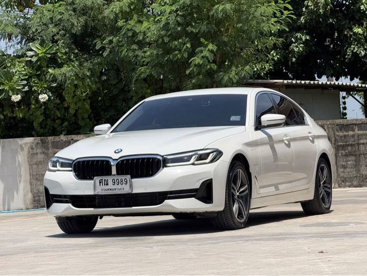 BMW Series 5 2021 530e Sedan ปลั๊กอินไฮบริด (PHEV) ไม่ติดแก๊ส เกียร์อัตโนมัติ ขาว