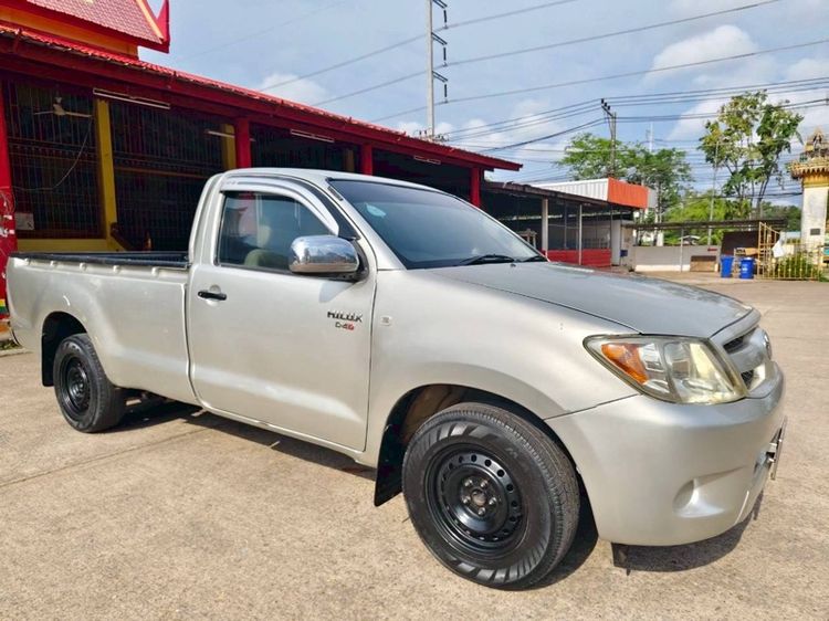 รถ Toyota Hilux Vigo 2.5 J สี เงิน