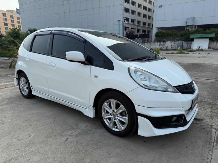 รถ Honda Jazz 1.5 V i-VTEC สี ขาว