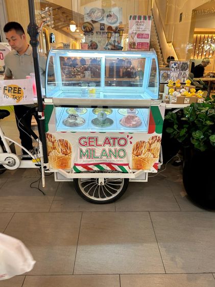 อุปกรณ์ครัว เตรียมอาหาร รถจักรยานสามล้อไฟฟ้าพร้อมตู้แช่ไอศกรีมแบบ Gelato มือสอง