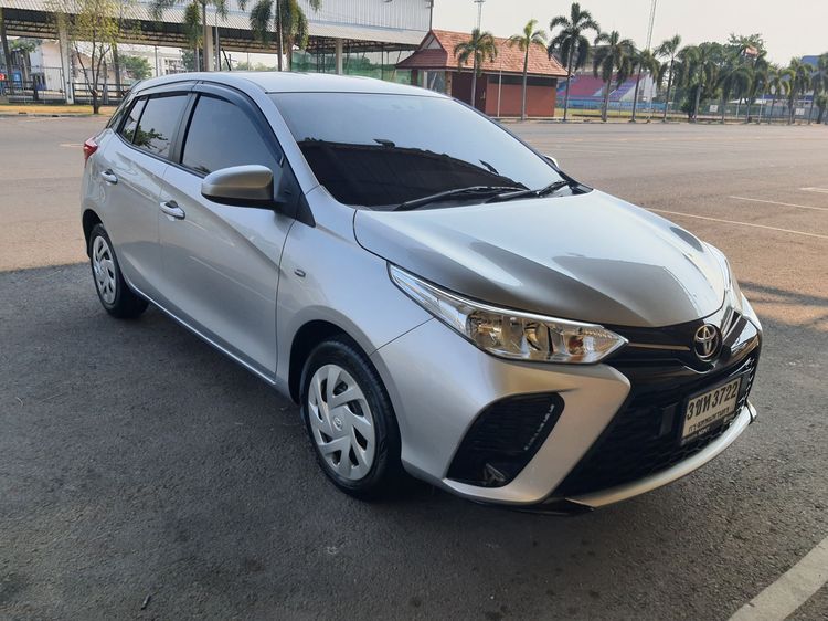 รถ Toyota Yaris 1.2 Entry สี บรอนซ์เงิน