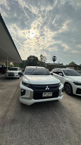 รถ Mitsubishi Triton 2.4 GLX สี ขาว