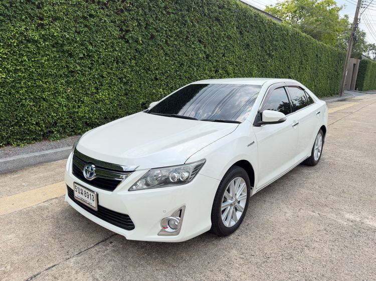 รถ Toyota Camry 2.5 Hybrid สี ขาว