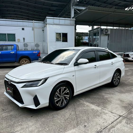 Toyota Yaris ATIV 2025 1.2 Sport Sedan เบนซิน ไม่ติดแก๊ส เกียร์อัตโนมัติ ขาว รูปที่ 3