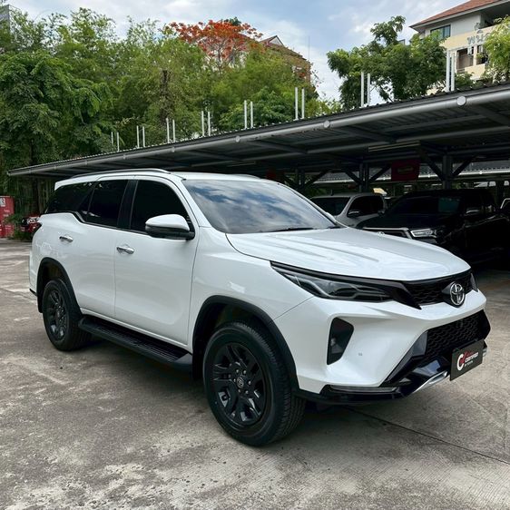 Toyota Fortuner 2025 2.4 Leader G Utility-car ดีเซล ไม่ติดแก๊ส เกียร์อัตโนมัติ ขาว