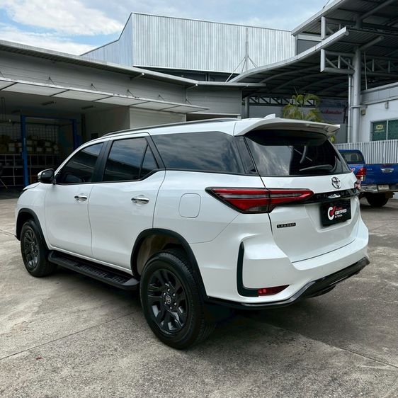 Toyota Fortuner 2025 2.4 Leader G Utility-car ดีเซล ไม่ติดแก๊ส เกียร์อัตโนมัติ ขาว รูปที่ 4