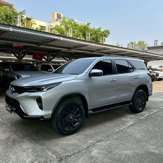 Toyota Fortuner 2025 2.4 Leader G Utility-car ดีเซล ไม่ติดแก๊ส เกียร์อัตโนมัติ บรอนซ์เงิน รูปที่ 3