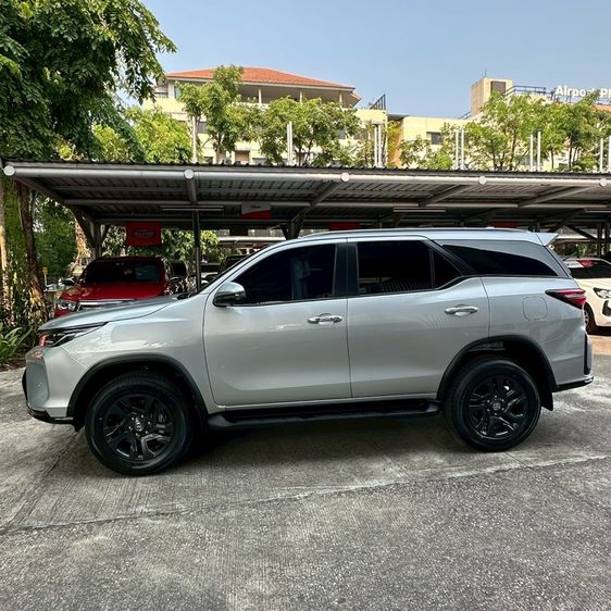 Toyota Fortuner 2025 2.4 Leader G Utility-car ดีเซล ไม่ติดแก๊ส เกียร์อัตโนมัติ บรอนซ์เงิน รูปที่ 4