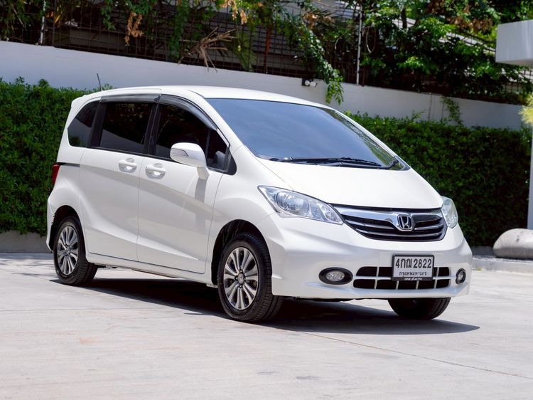 รถ Honda Freed 1.5 EL สี ขาว