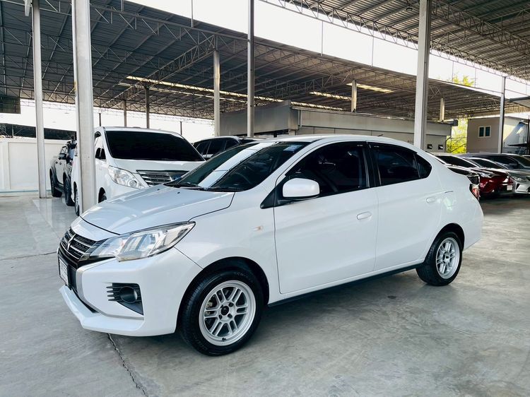 รถ Mitsubishi Attrage 1.2 GLX สี ขาว
