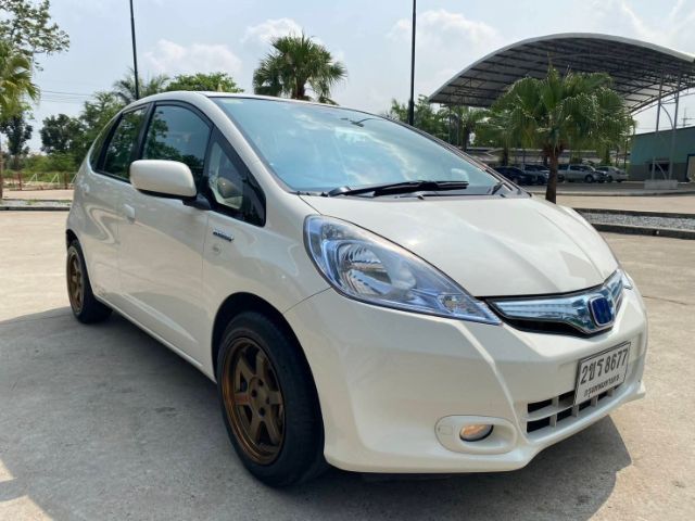 Honda Jazz 2013 1.3 Hybrid Sedan ไฮบริด ไม่ติดแก๊ส เกียร์อัตโนมัติ ขาว
