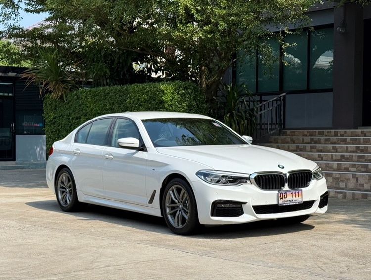 รถ BMW Series 5 520d สี ขาว