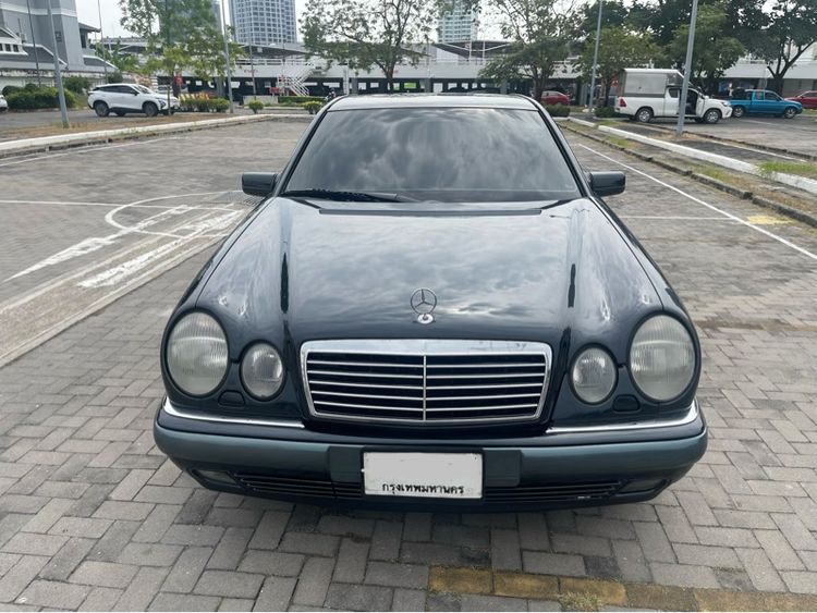 รถ Mercedes-Benz E-Class E230 สี น้ำเงิน