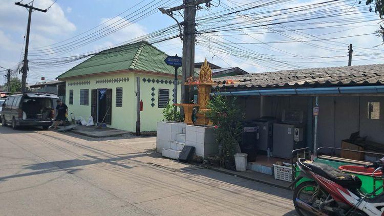 บ้าน 2 หลังบางน้ำเปรี้ยวให้เช่ารายเดือนราคาเพียง 5,000 บาทต่อเดือน