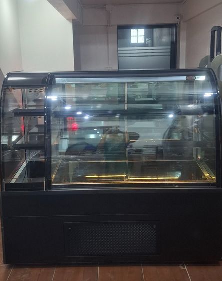 ตู้เค้กมือ 2 ขนาด 150 CM จากร้านกาแฟแบรนด์ดัง สภาพสวย นัดดูสินค้าได้ รูปที่ 2