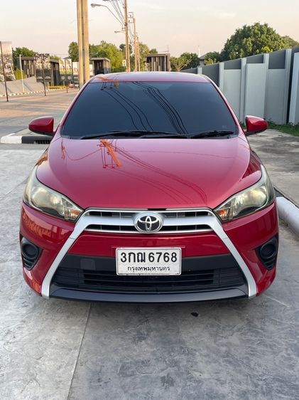 รถ Toyota Yaris 1.2 E สี แดง