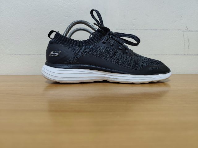 ผู้ชาย ดำ รองเท้าวิ่ง SKECHERS GoRun 42.5 27.5 แท้ มือสอง