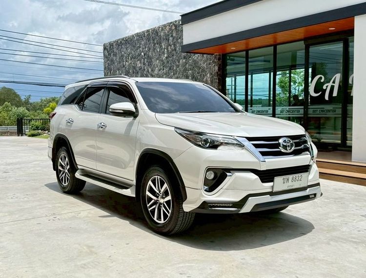 Toyota Fortuner 2017 2.4 V Utility-car ดีเซล ไม่ติดแก๊ส เกียร์อัตโนมัติ ขาว รูปที่ 3