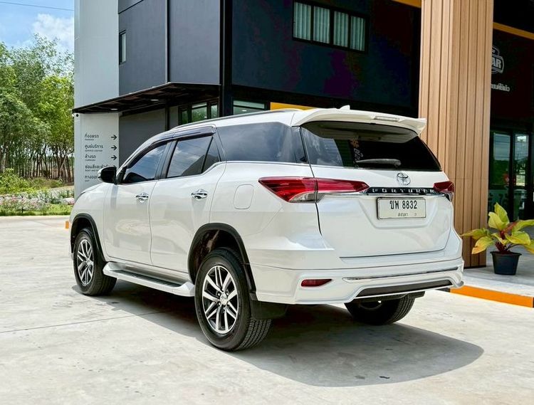 Toyota Fortuner 2017 2.4 V Utility-car ดีเซล ไม่ติดแก๊ส เกียร์อัตโนมัติ ขาว รูปที่ 4