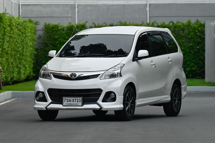 รถ Toyota Avanza 1.5 S Touring สี ขาว