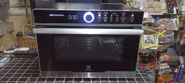 เตาไมโครเวฟ  ELECTROLUX.  ขนาด 32 ลิตร ตัวใหญ่มาก สีดำ สภาพสวย ใช้งานได้ปกติทุกฟังก์ชั่น 