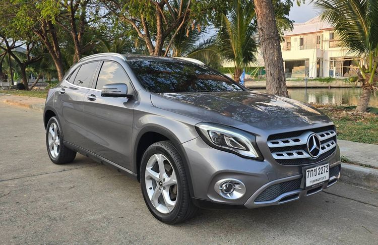 รถ Mercedes-Benz GLA-Class GLA200 สี เทา