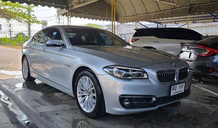 รถ BMW Series 5 525d สี บรอนซ์เงิน