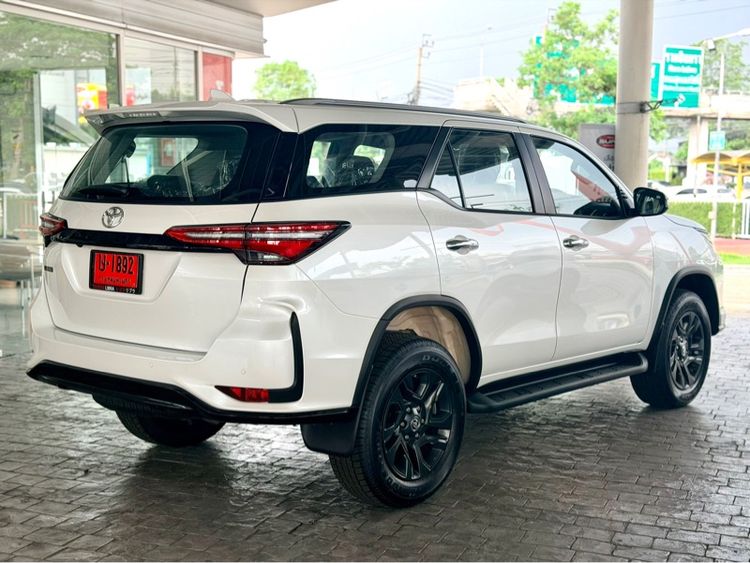 Toyota Fortuner 2025 2.4 Leader G Utility-car ดีเซล ไม่ติดแก๊ส เกียร์อัตโนมัติ ขาว รูปที่ 4