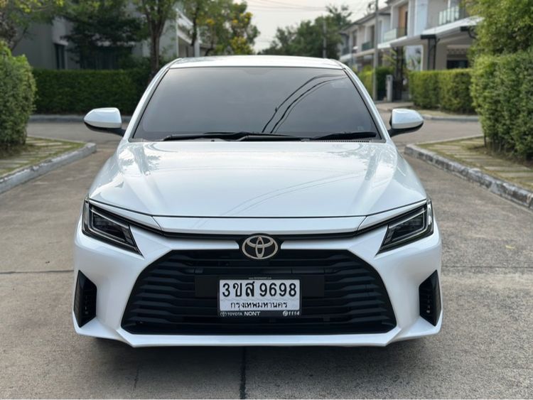 รถ Toyota Yaris ATIV 1.2 Smart สี ขาว