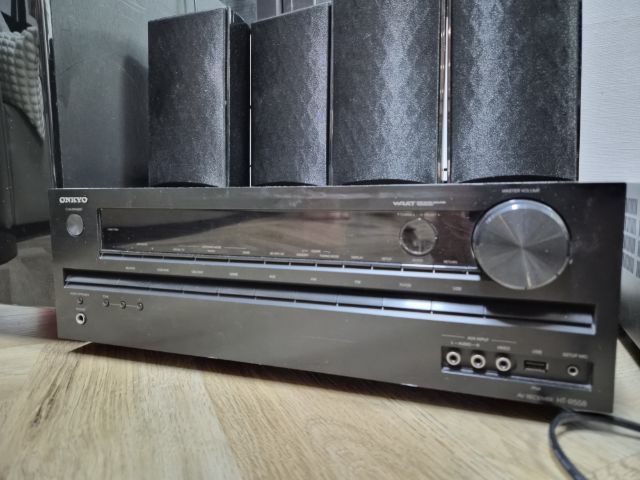 ชุดโฮมเธียเตอร์ ลำโพงแยกชิ้น และซับวูฟเฟอร์ Onkyo ชุดโฮมเธียร์เตอร์