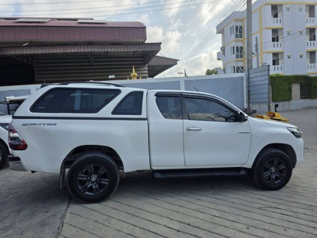 รถ Toyota Hilux Revo 2.4 Prerunner E สี ขาว