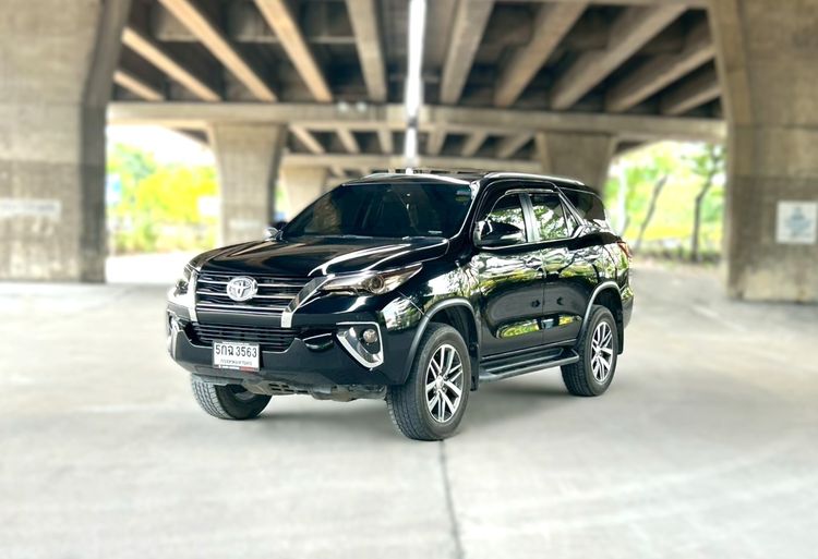 รถ Toyota Fortuner 2.4 G สี ดำ