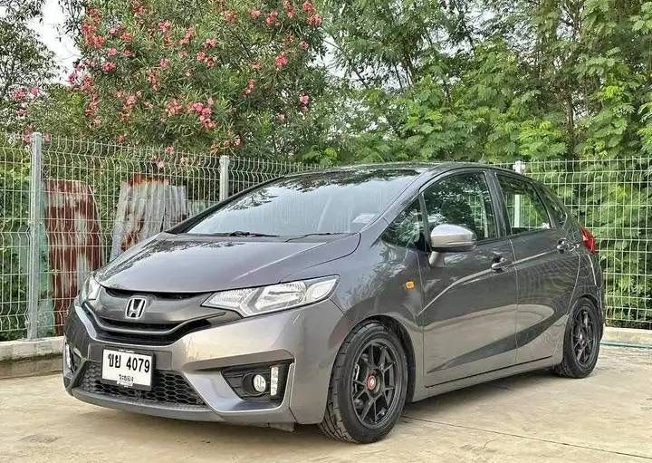 รถ Honda Jazz 1.5 V i-VTEC สี เทา