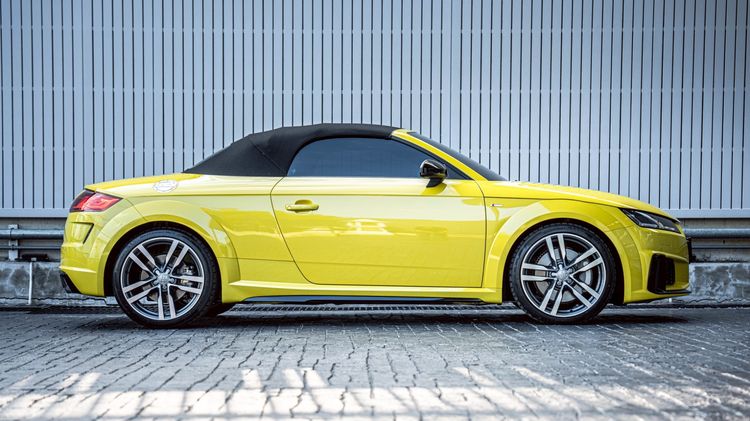 Audi Audi TT  2023 2.0 TFSI Quattro S Line 4WD Sedan เบนซิน ไม่ติดแก๊ส เกียร์อัตโนมัติ เหลือง รูปที่ 4