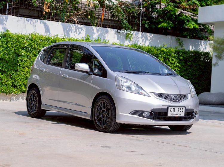 รถ Honda Jazz 1.5 SV สี เงิน