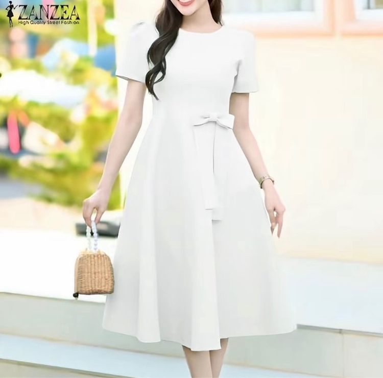 แขนสั้น เดรสสีขาว