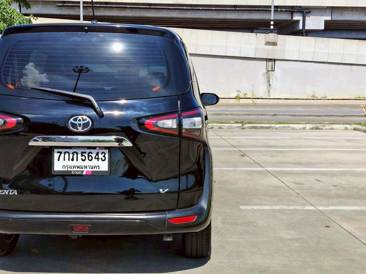Toyota Sienta 2018 1.5 V Utility-car เบนซิน ไม่ติดแก๊ส เกียร์อัตโนมัติ ดำ รูปที่ 4