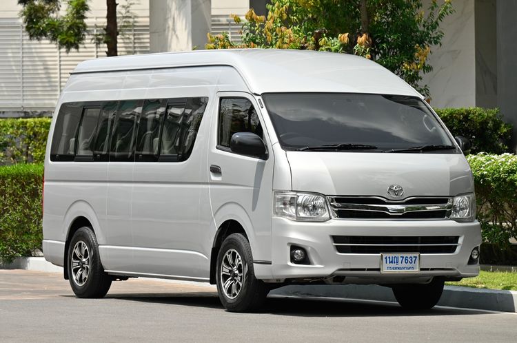 Toyota Commuter 2012 2.5 Van ดีเซล ไม่ติดแก๊ส เกียร์ธรรมดา บรอนซ์เงิน รูปที่ 2