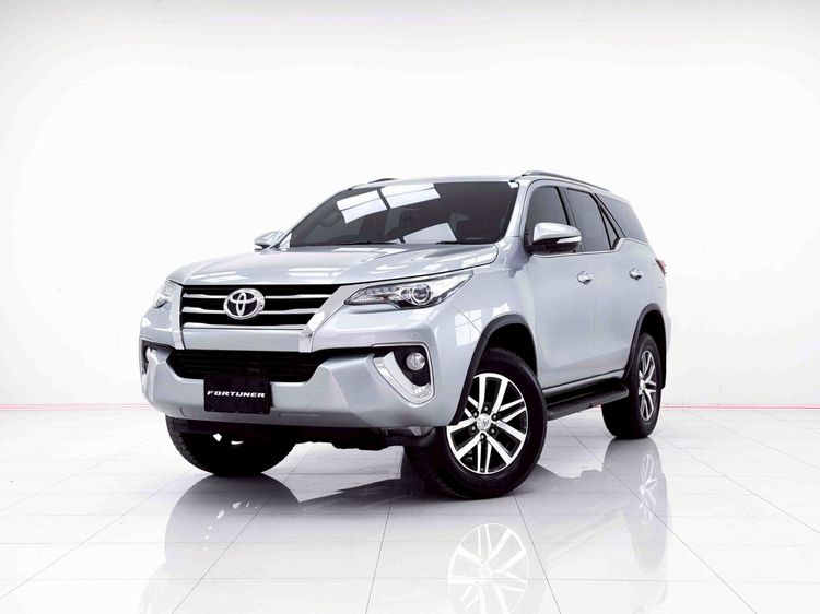 รถ Toyota Fortuner 2.4 V สี เทา